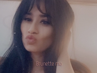 Brunette_mia