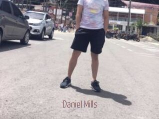 Daniel_Mills