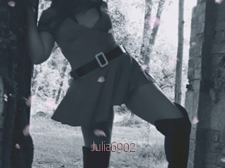 Julia6902