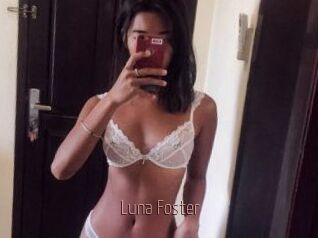 Luna_Foster
