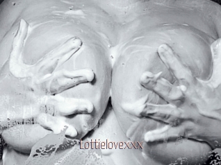 Lottielovexxx