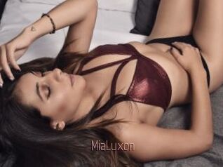 MiaLuxon