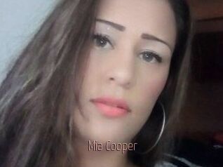 Mia_Cooper