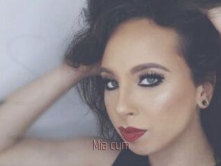 Mia_cum