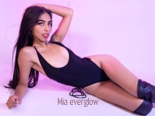 Mia_everglow