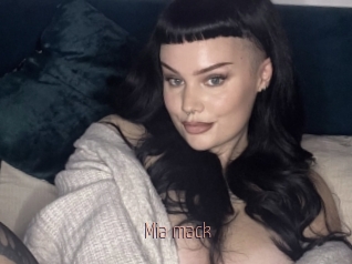 Mia_mack