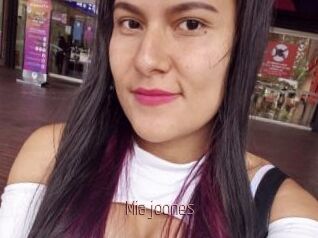 Mia_joones